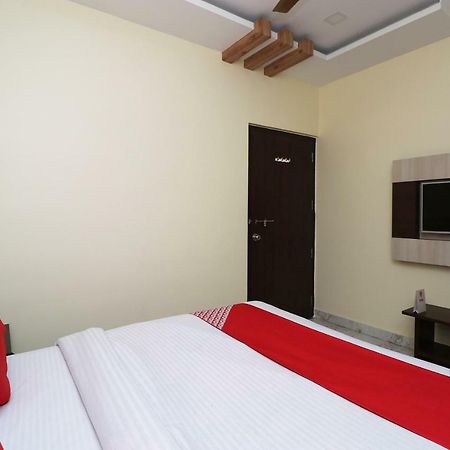 Готель Oyo 27750 Bhagwati Residency Mirzapur Екстер'єр фото