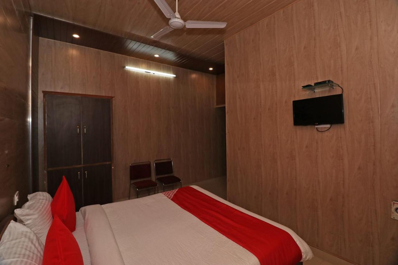 Готель Oyo 27750 Bhagwati Residency Mirzapur Екстер'єр фото