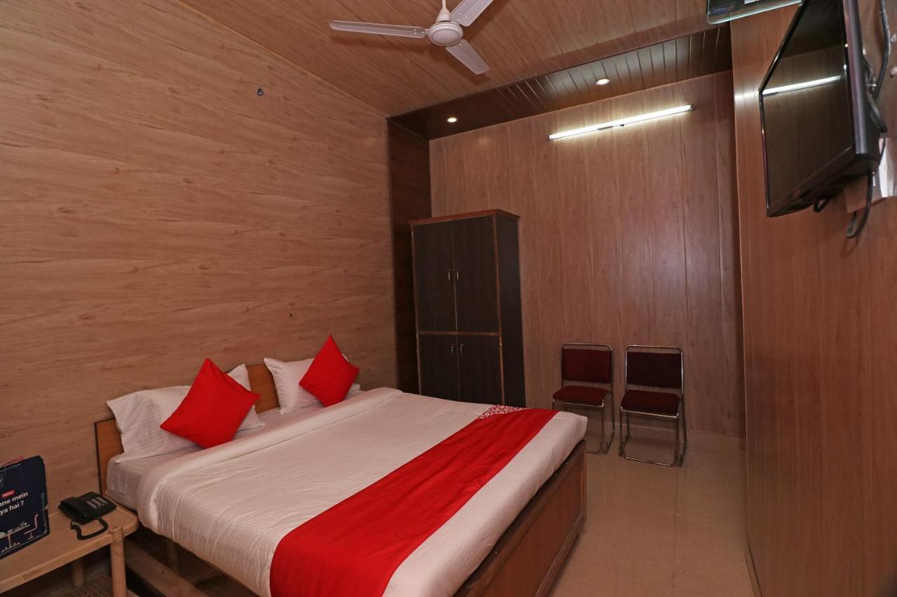 Готель Oyo 27750 Bhagwati Residency Mirzapur Екстер'єр фото