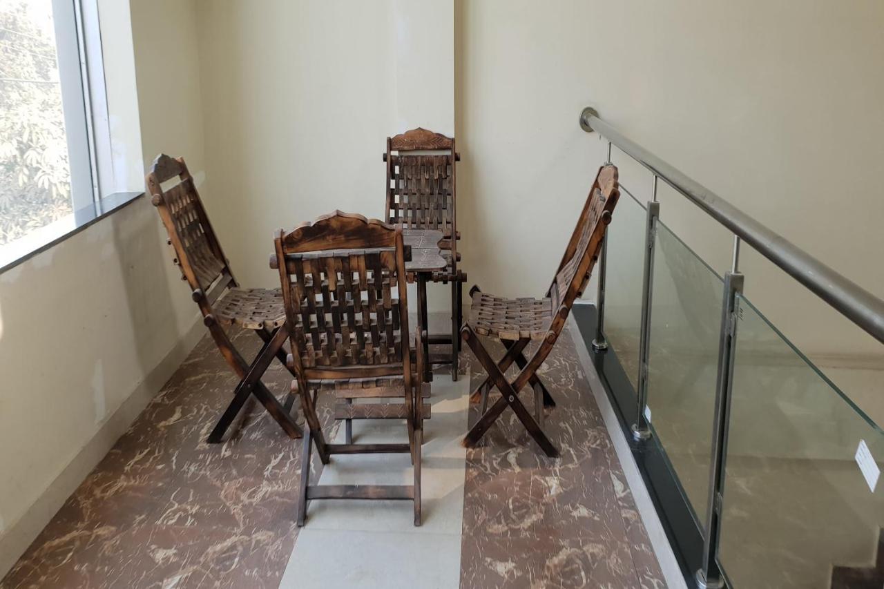 Готель Oyo 27750 Bhagwati Residency Mirzapur Екстер'єр фото