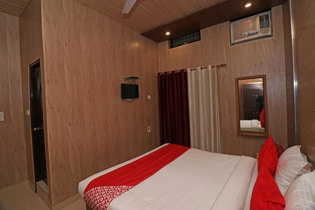 Готель Oyo 27750 Bhagwati Residency Mirzapur Екстер'єр фото