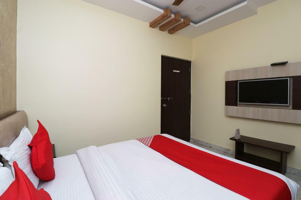 Готель Oyo 27750 Bhagwati Residency Mirzapur Екстер'єр фото