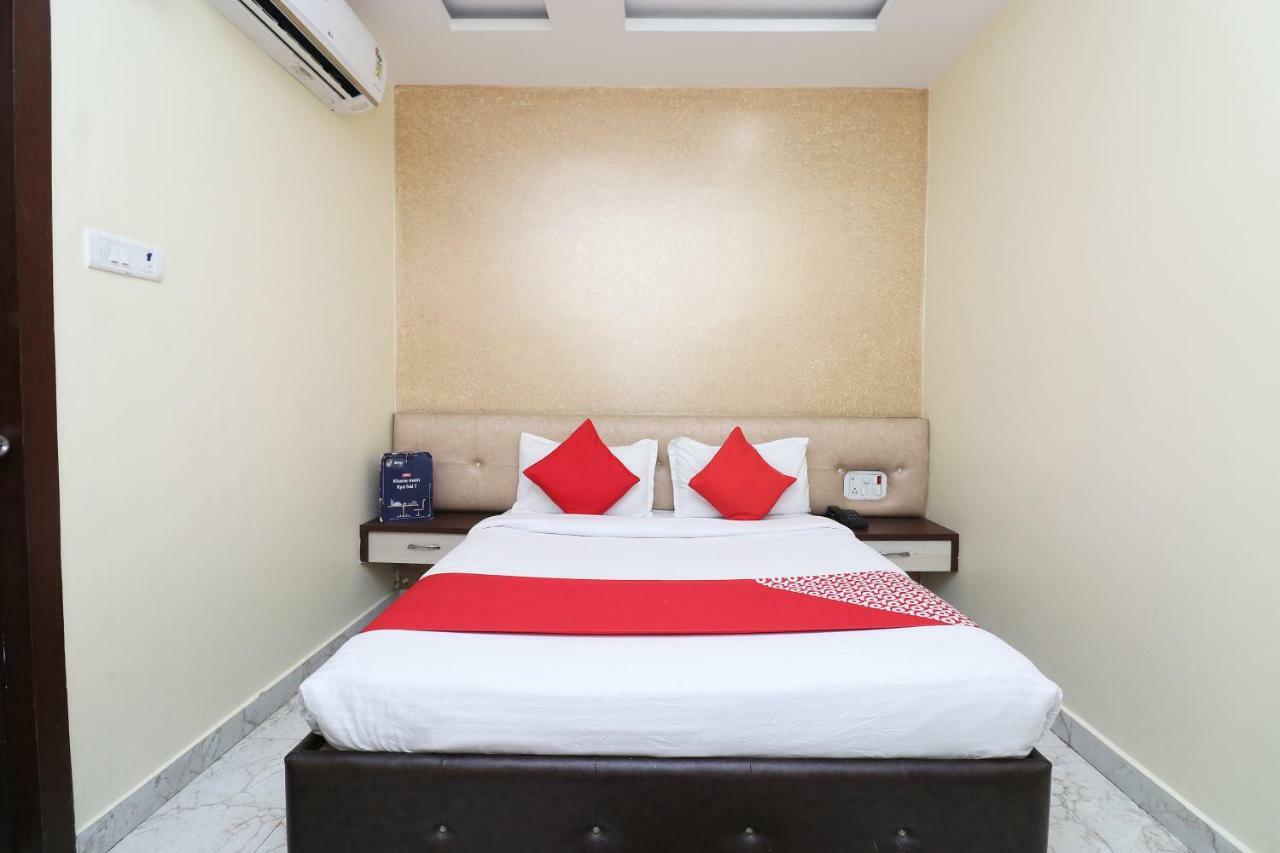 Готель Oyo 27750 Bhagwati Residency Mirzapur Екстер'єр фото