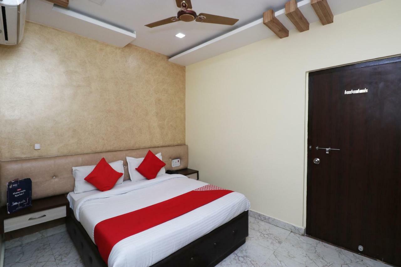 Готель Oyo 27750 Bhagwati Residency Mirzapur Екстер'єр фото